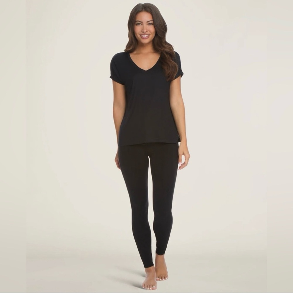 BAREFOOT DREAMS Malibu Collection Modal Boxy V-neck Tee, Black, Medium - Picture 2 of 9